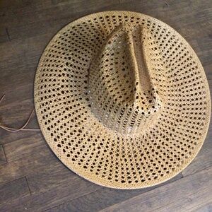 New! Rare Lack of color straw hat